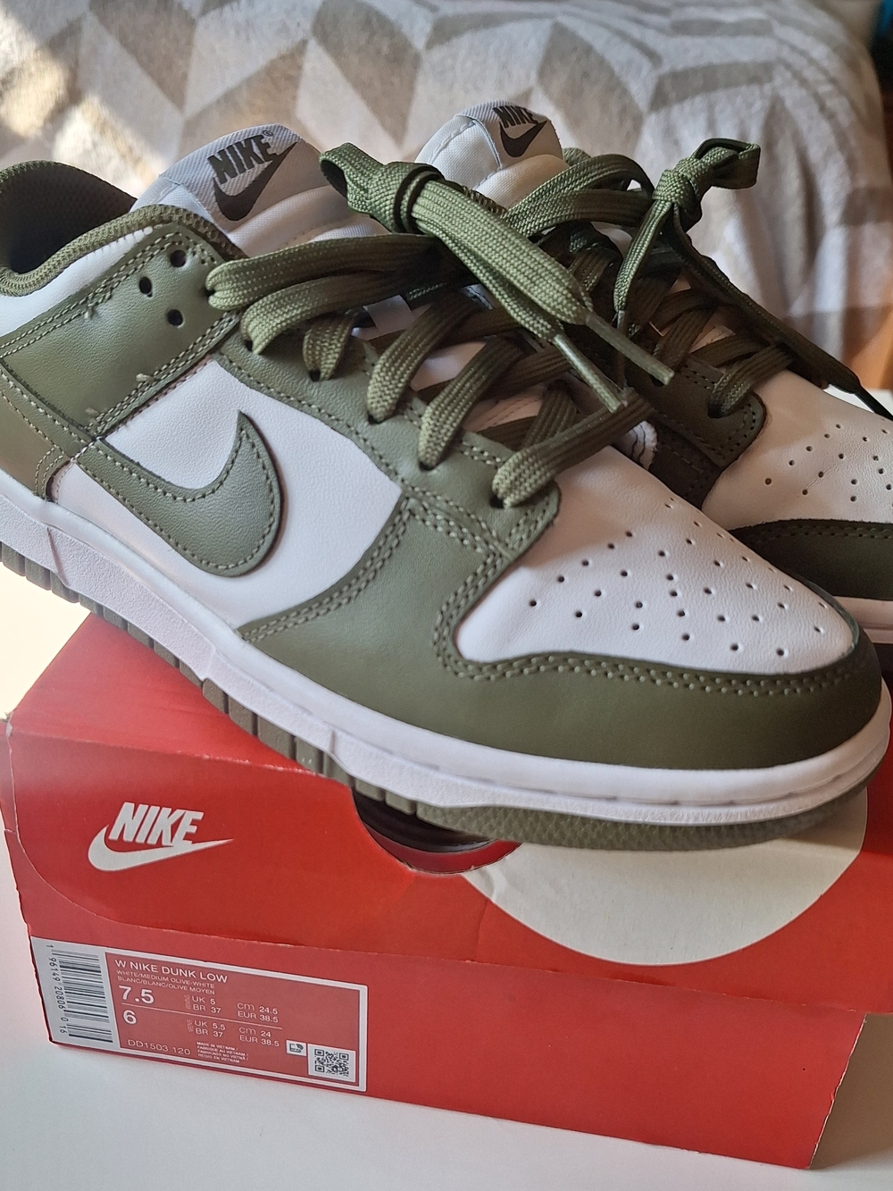Nike Dunk Low Medium Olive DD1503 120 Women's Size 7 1/2 Sneaker